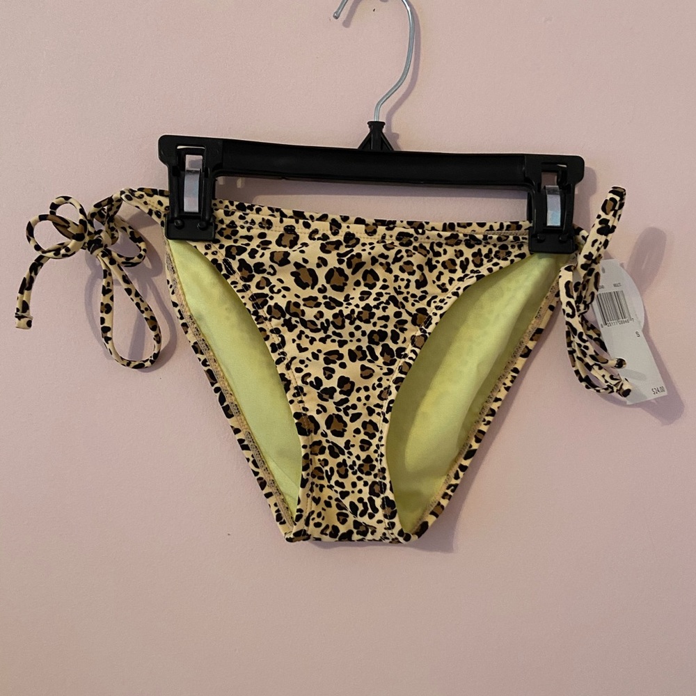 SOLD🌟 leopard print swimsuit bottoms